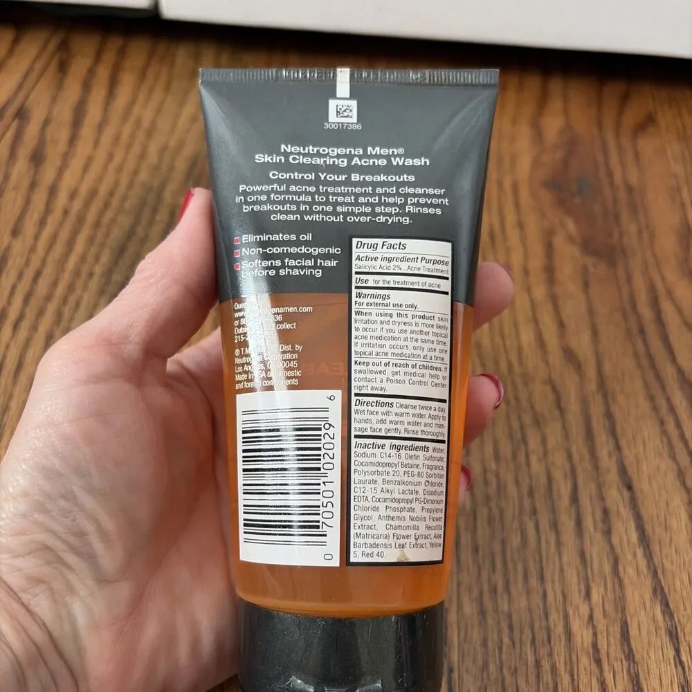 Neutrogena Men Skin Clearing Daily Acne Face Wash with Salicylic Acid
